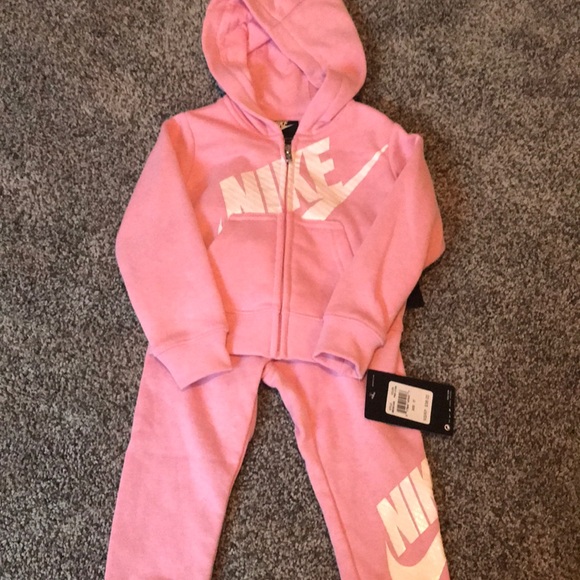 pink nike outfit